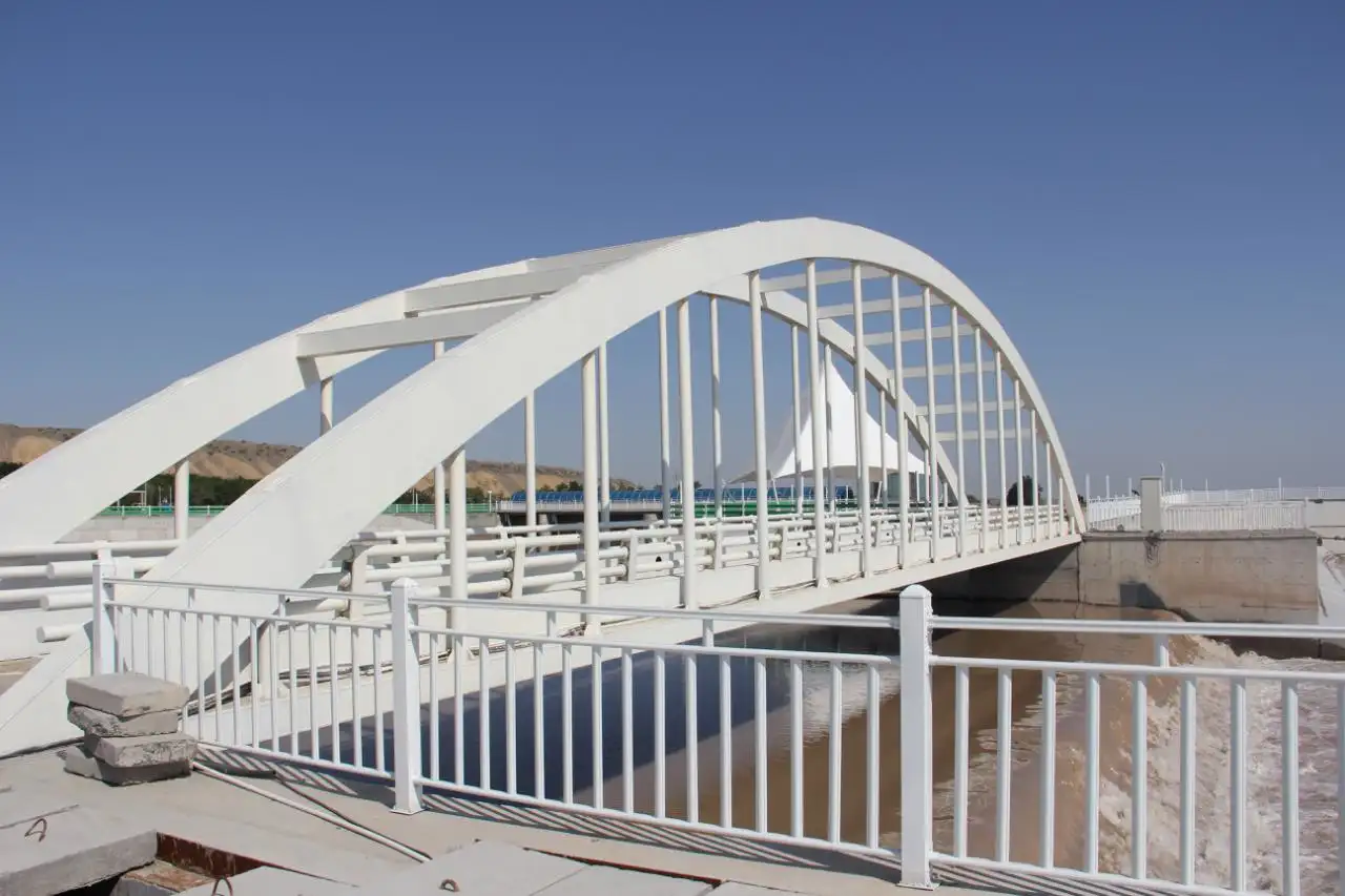 新疆呼圖壁河青年渠首改建項目-溢流堰鋼架橋